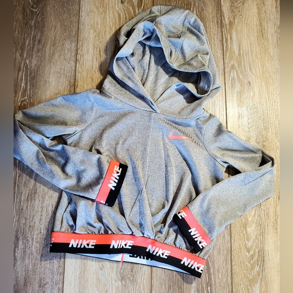 Nike DRI-FIT pullover, hooded, cropped long sleeve workout top. Sizes 2T, 4T - Picture 13 of 16